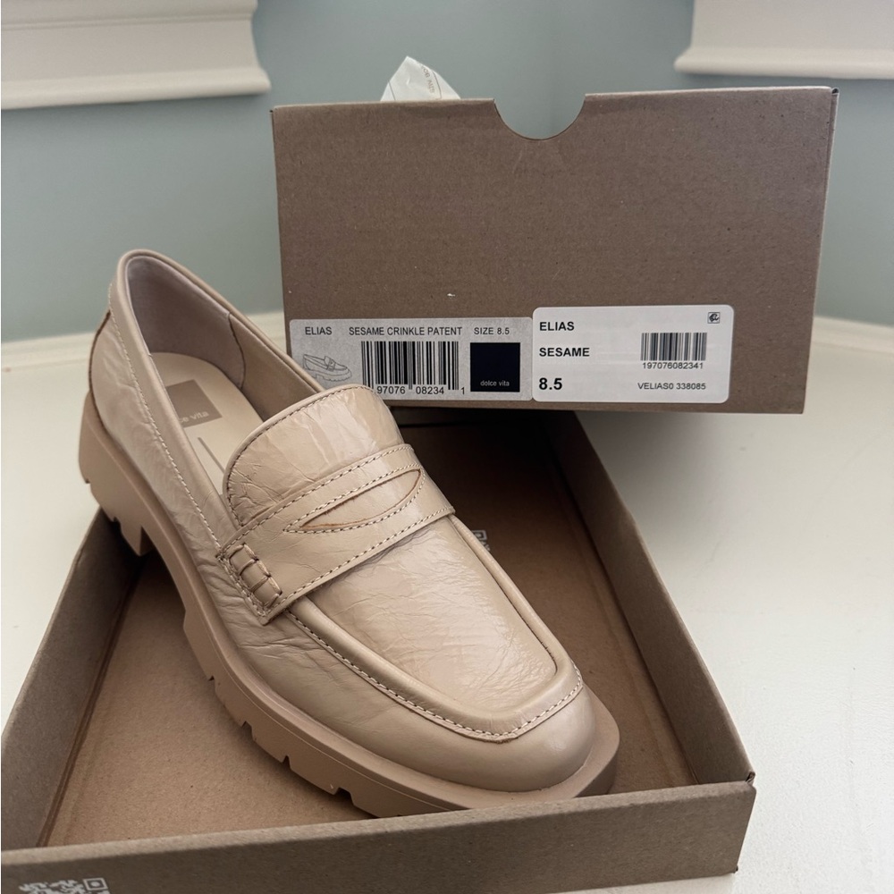 Dolce Vita Elias Flats in sesame crinkle patent. Womens size 8.5 BRAND NEW!